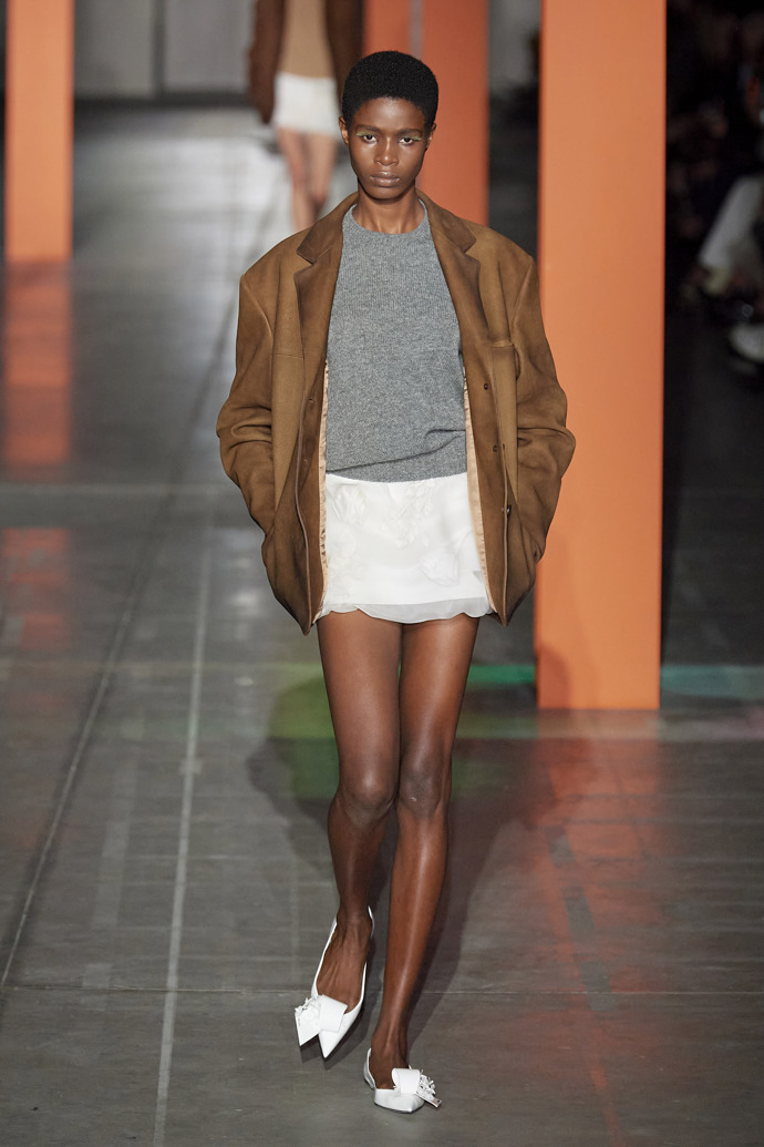 Prohlédněte si kolekci Prada Ready to Wear Fall Winter 2023...
Prohlédněte si kolekci Prada Ready to Wear Fall Winter 2023...