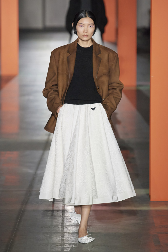 Prohlédněte si kolekci Prada Ready to Wear Fall Winter 2023...
Prohlédněte si kolekci Prada Ready to Wear Fall Winter 2023...