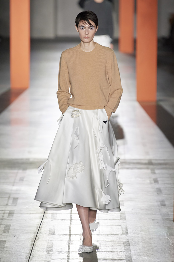 Prohlédněte si kolekci Prada Ready to Wear Fall Winter 2023...
Prohlédněte si kolekci Prada Ready to Wear Fall Winter 2023...