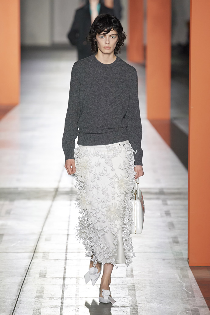 Prohlédněte si kolekci Prada Ready to Wear Fall Winter 2023...
Prohlédněte si kolekci Prada Ready to Wear Fall Winter 2023...