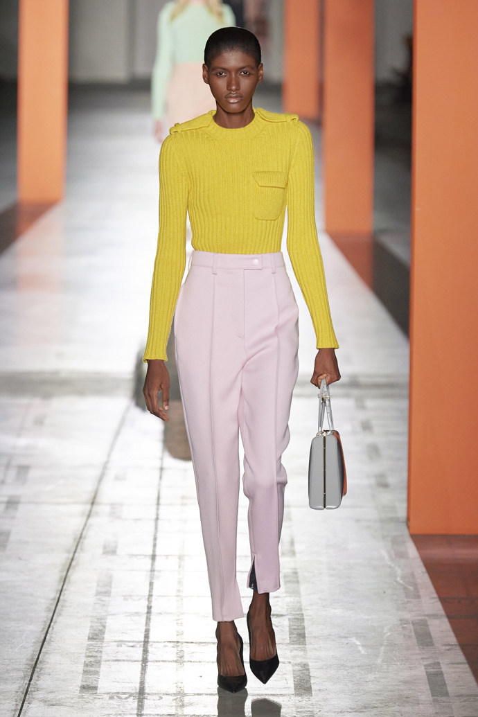 Prohlédněte si kolekci Prada Ready to Wear Fall Winter 2023...
Prohlédněte si kolekci Prada Ready to Wear Fall Winter 2023...