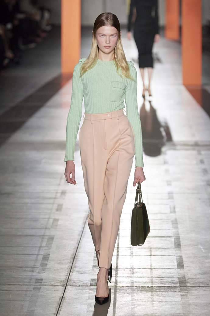 Prohlédněte si kolekci Prada Ready to Wear Fall Winter 2023...
Prohlédněte si kolekci Prada Ready to Wear Fall Winter 2023...