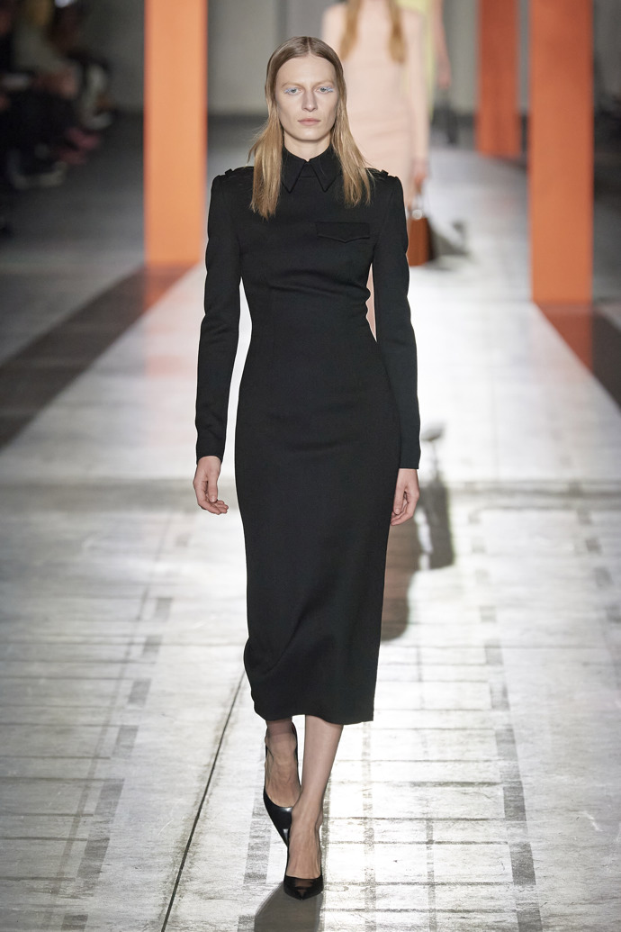 Prohlédněte si kolekci Prada Ready to Wear Fall Winter 2023...
Prohlédněte si kolekci Prada Ready to Wear Fall Winter 2023...
