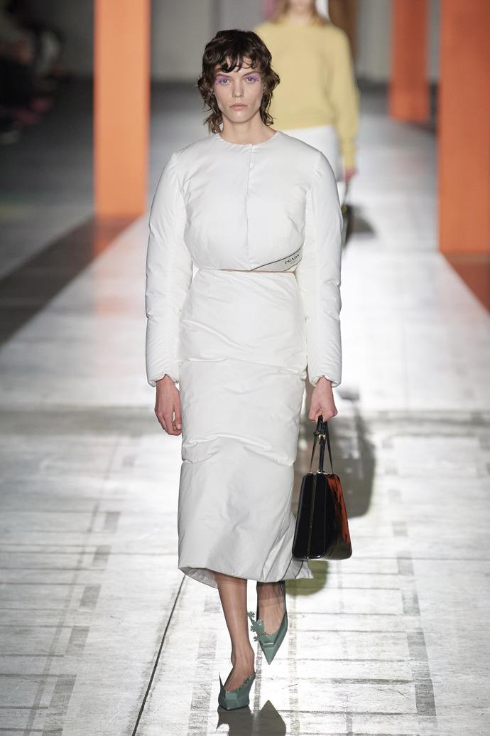 Prohlédněte si kolekci Prada Ready to Wear Fall Winter 2023...
Prohlédněte si kolekci Prada Ready to Wear Fall Winter 2023...
