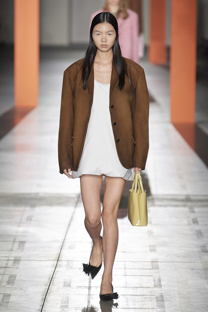 Prohlédněte si kolekci Prada Ready to Wear Fall Winter 2023...
Prohlédněte si kolekci Prada Ready to Wear Fall Winter 2023...
