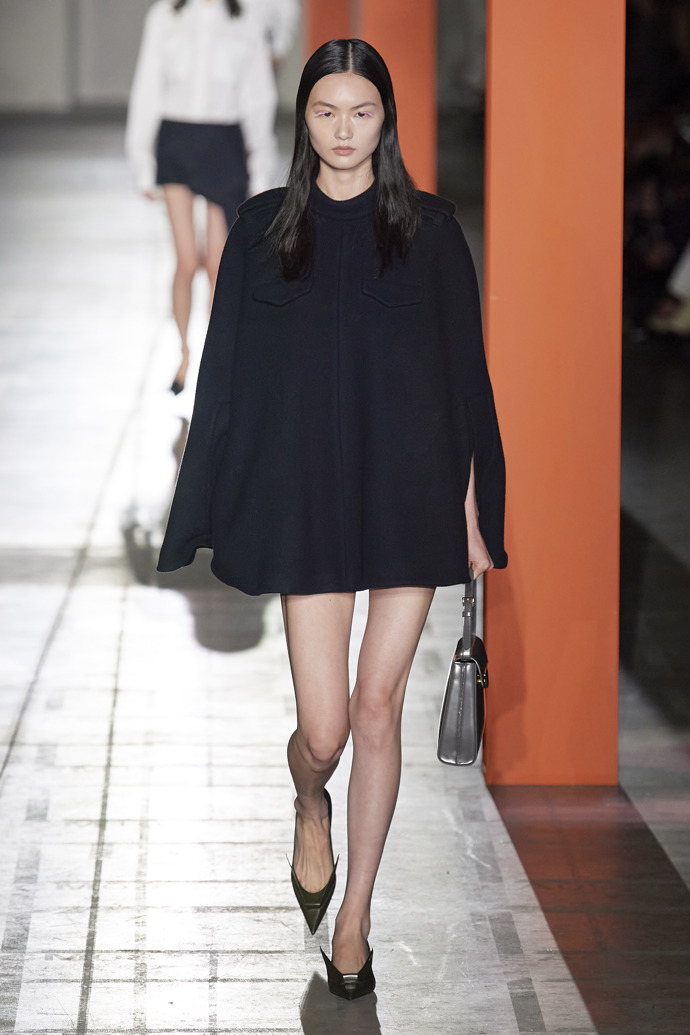 Prohlédněte si kolekci Prada Ready to Wear Fall Winter 2023...
Prohlédněte si kolekci Prada Ready to Wear Fall Winter 2023...