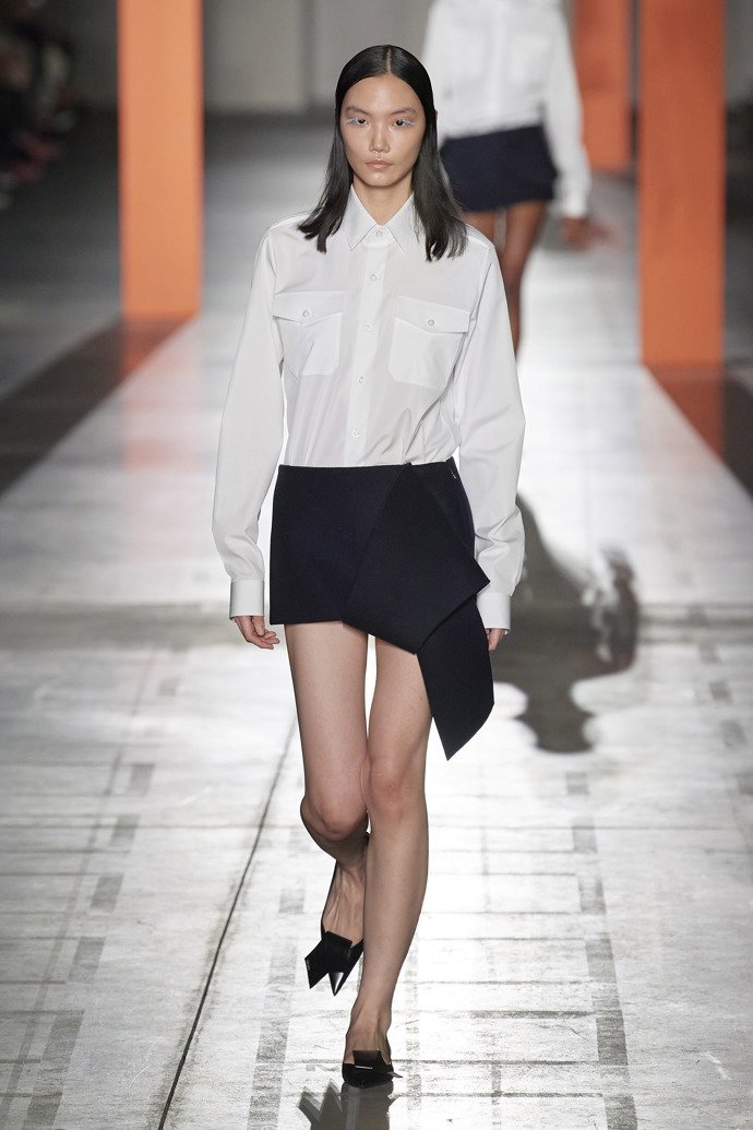 Prohlédněte si kolekci Prada Ready to Wear Fall Winter 2023...
Prohlédněte si kolekci Prada Ready to Wear Fall Winter 2023...