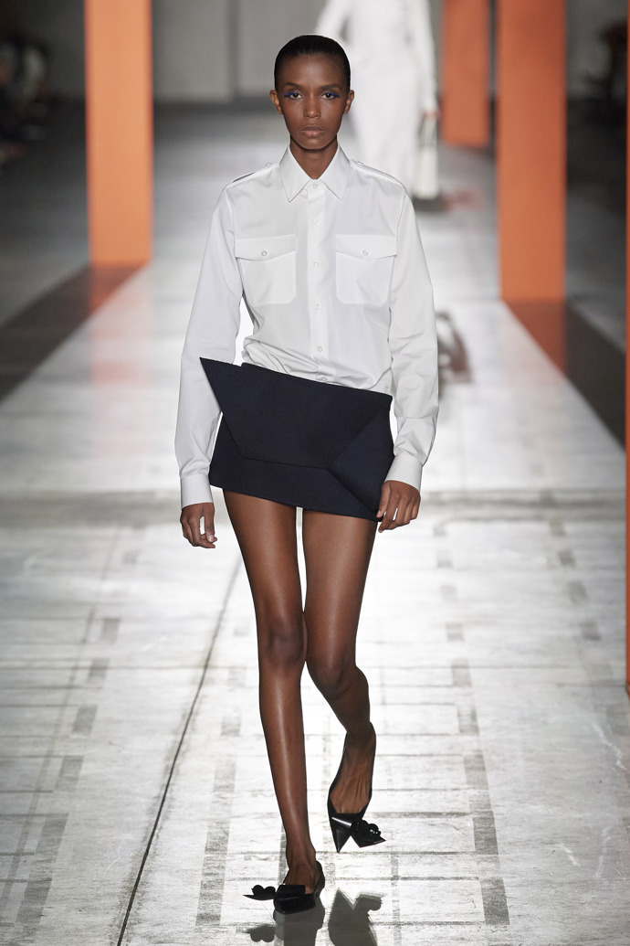 Prohlédněte si kolekci Prada Ready to Wear Fall Winter 2023...
Prohlédněte si kolekci Prada Ready to Wear Fall Winter 2023...