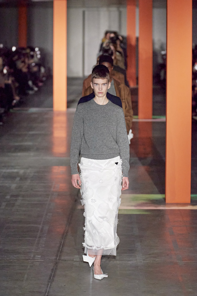 Prohlédněte si kolekci Prada Ready to Wear Fall Winter 2023...
Prohlédněte si kolekci Prada Ready to Wear Fall Winter 2023...