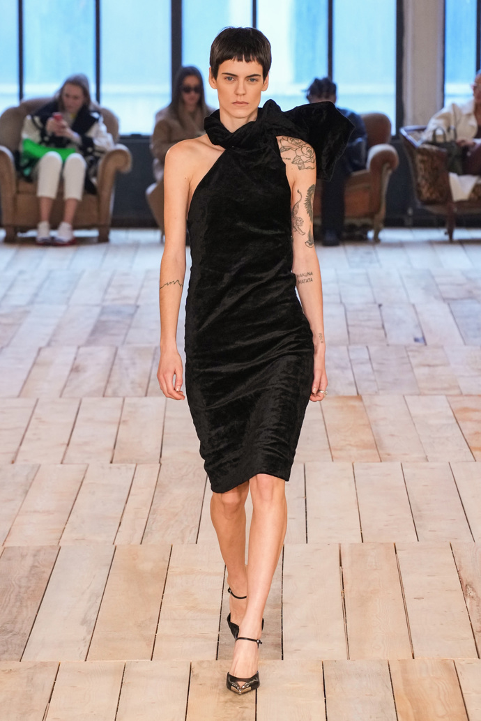 Prohlédněte si kolekci Sportmax Ready to WearFall Winter 2023:
