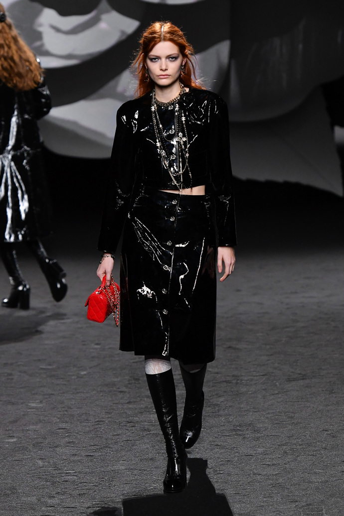 Prohlédněte si kolekci CHANEL Ready to Wear Fall Winter 2023...
Prohlédněte si kolekci CHANEL Ready to Wear Fall Winter 2023...