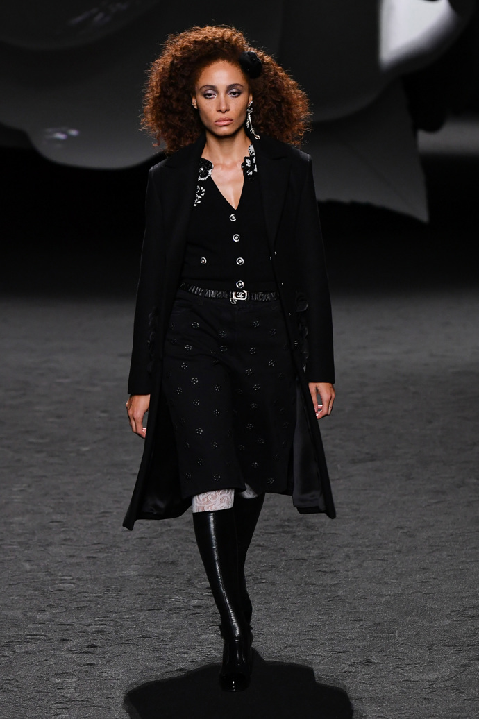 Prohlédněte si kolekci CHANEL Ready to Wear Fall Winter 2023...
Prohlédněte si kolekci CHANEL Ready to Wear Fall Winter 2023...