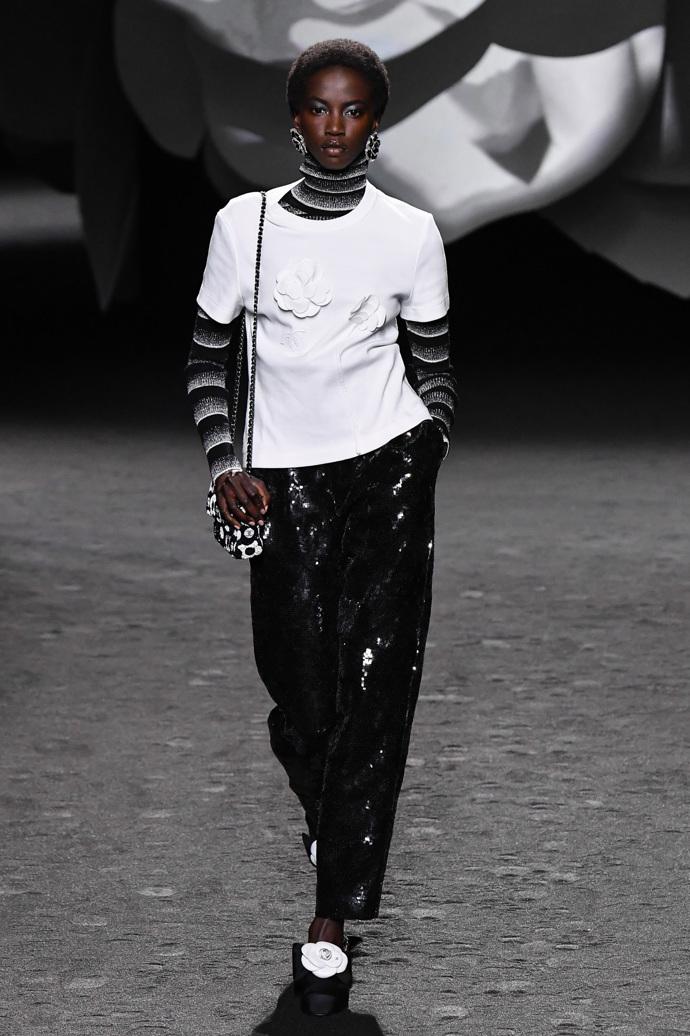 Prohlédněte si kolekci CHANEL Ready to Wear Fall Winter 2023...
Prohlédněte si kolekci CHANEL Ready to Wear Fall Winter 2023...