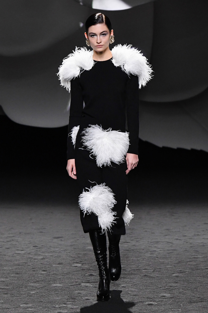 Prohlédněte si kolekci CHANEL Ready to Wear Fall Winter 2023...
Prohlédněte si kolekci CHANEL Ready to Wear Fall Winter 2023...