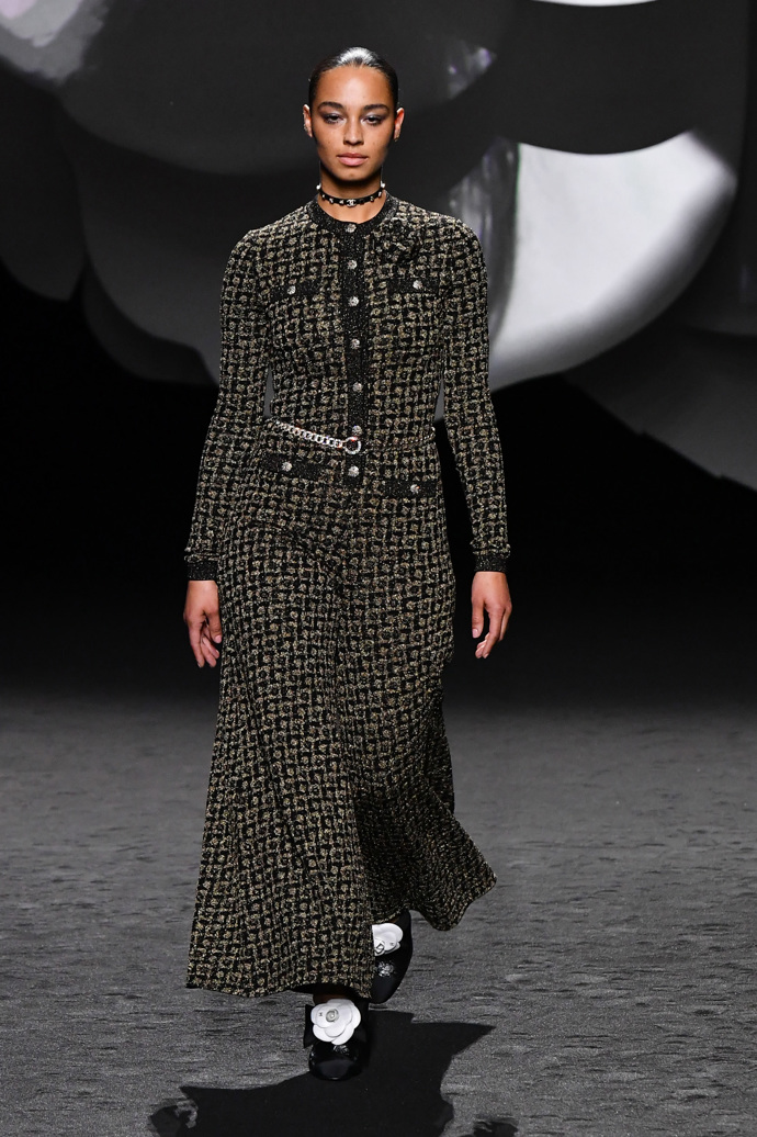 Prohlédněte si kolekci CHANEL Ready to Wear Fall Winter 2023...
Prohlédněte si kolekci CHANEL Ready to Wear Fall Winter 2023...