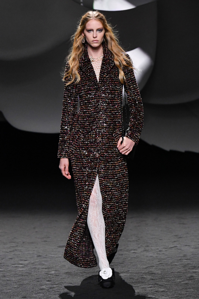 Prohlédněte si kolekci CHANEL Ready to Wear Fall Winter 2023...
Prohlédněte si kolekci CHANEL Ready to Wear Fall Winter 2023...