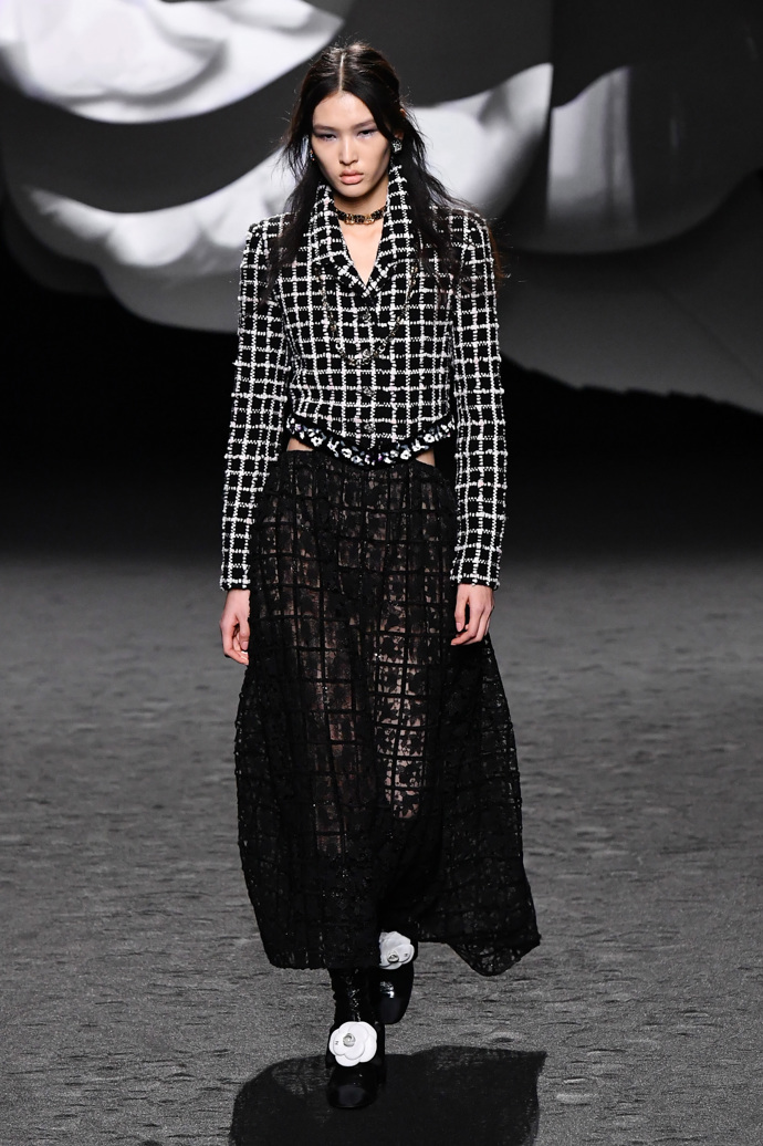 Prohlédněte si kolekci CHANEL Ready to Wear Fall Winter 2023...
Prohlédněte si kolekci CHANEL Ready to Wear Fall Winter 2023...