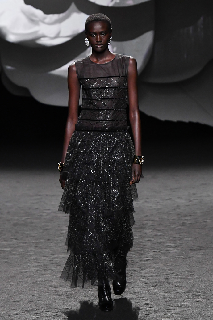 Prohlédněte si kolekci CHANEL Ready to Wear Fall Winter 2023...
Prohlédněte si kolekci CHANEL Ready to Wear Fall Winter 2023...