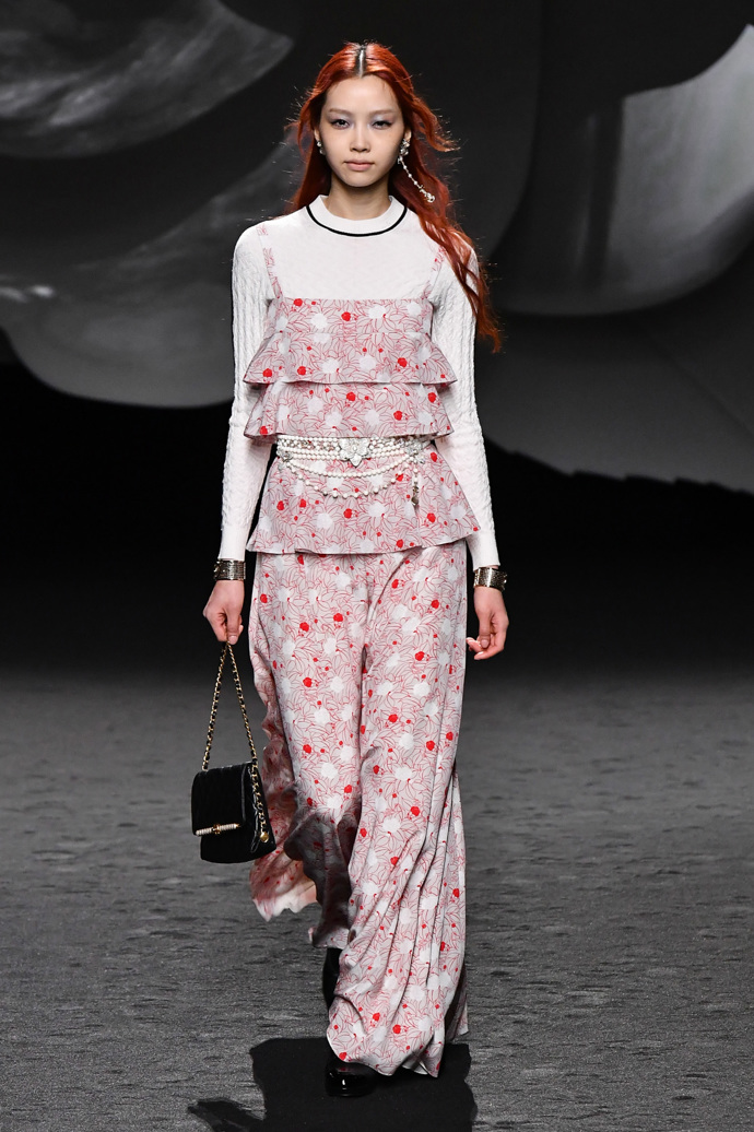 Prohlédněte si kolekci CHANEL Ready to Wear Fall Winter 2023...
Prohlédněte si kolekci CHANEL Ready to Wear Fall Winter 2023...