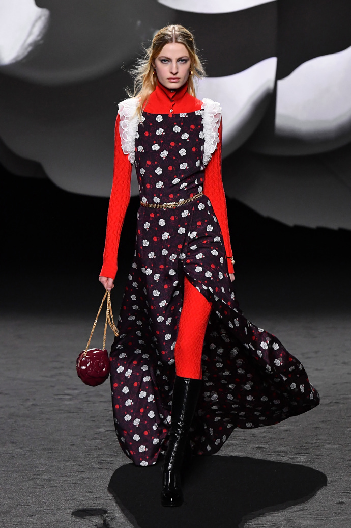 Prohlédněte si kolekci CHANEL Ready to Wear Fall Winter 2023...
Prohlédněte si kolekci CHANEL Ready to Wear Fall Winter 2023...