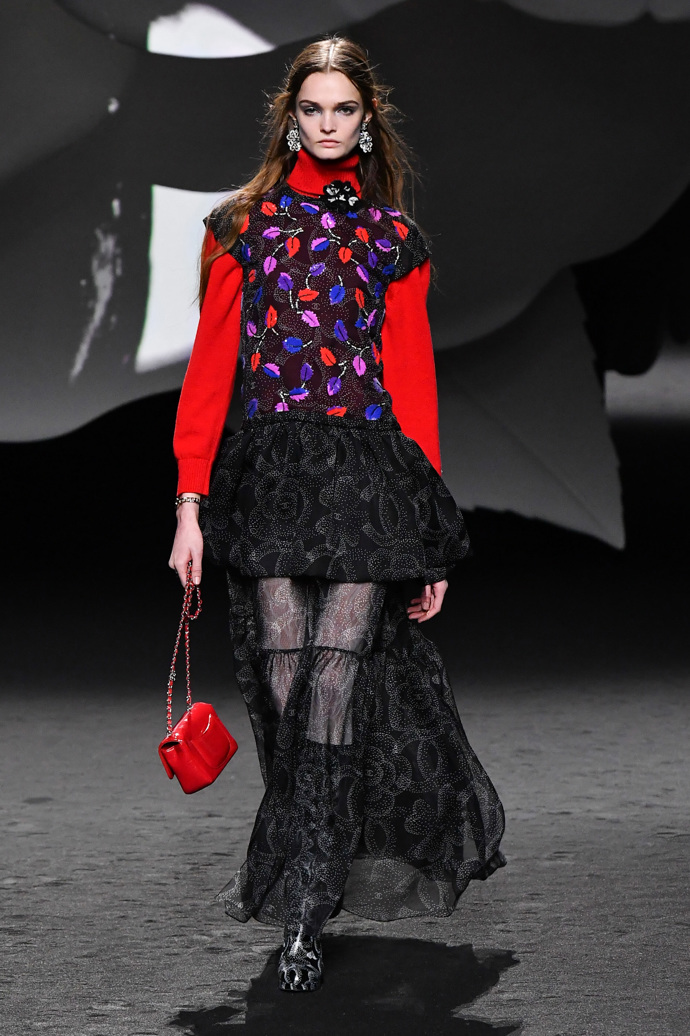 Prohlédněte si kolekci CHANEL Ready to Wear Fall Winter 2023...
Prohlédněte si kolekci CHANEL Ready to Wear Fall Winter 2023...