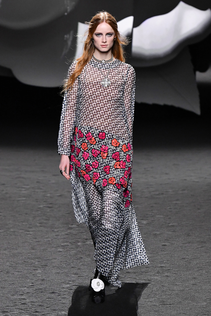 Prohlédněte si kolekci CHANEL Ready to Wear Fall Winter 2023...
Prohlédněte si kolekci CHANEL Ready to Wear Fall Winter 2023...