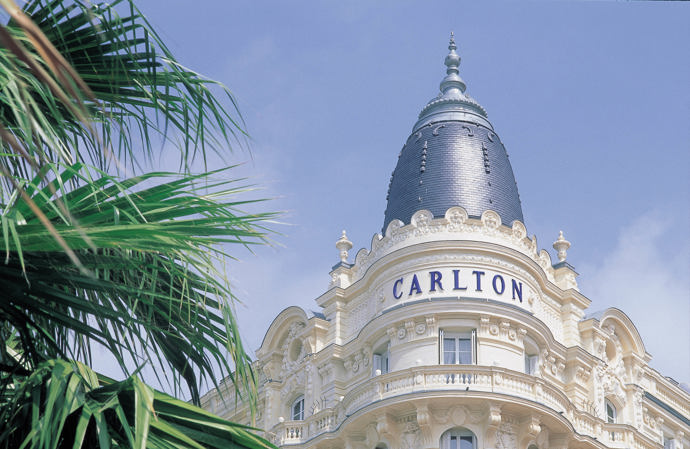 Vkročte do světa luxusu, který si oblíbily filmové hvězdy...
