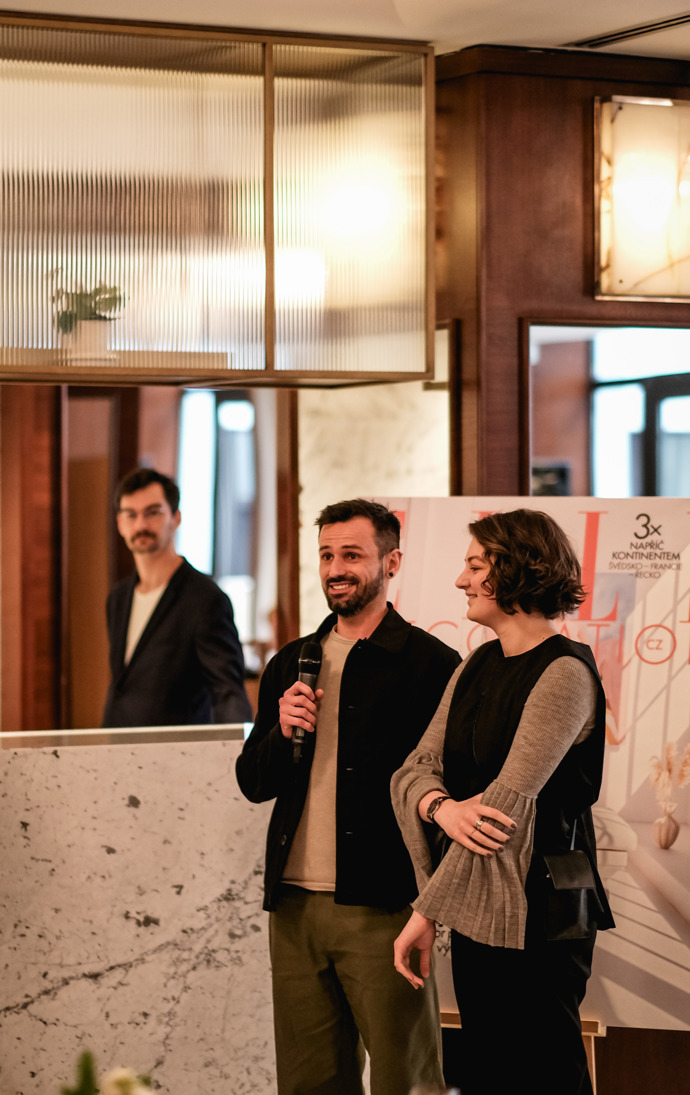 Jiří Krejčiřík si odnesl cenu za Ann's Altar v kategorii Nábytek roku.
