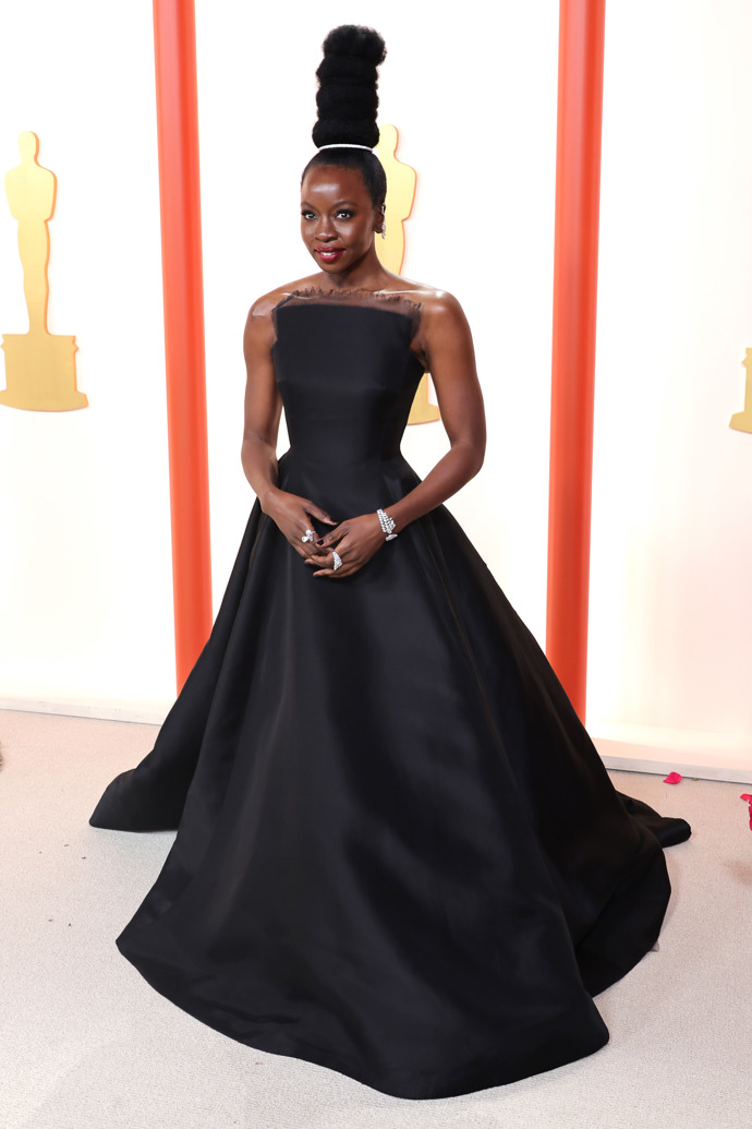 Danai Gurira v šatech Jason Wu a špercích Messika.
