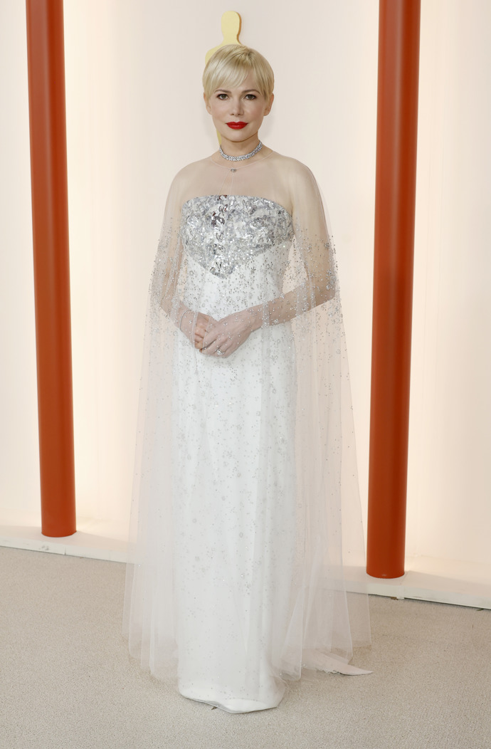 Michelle Williams v šatech CHANEL a špercích Tiffany & Co.
