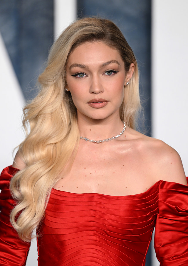 Gigi Hadid s laminovaným obočím
Gigi Hadid s laminovaným obočím