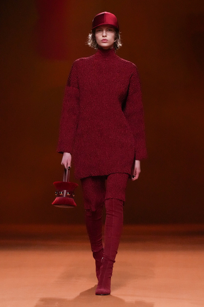 Prohlédněte si kolekci Hermès Ready to Wear Fall Winter 2023...
