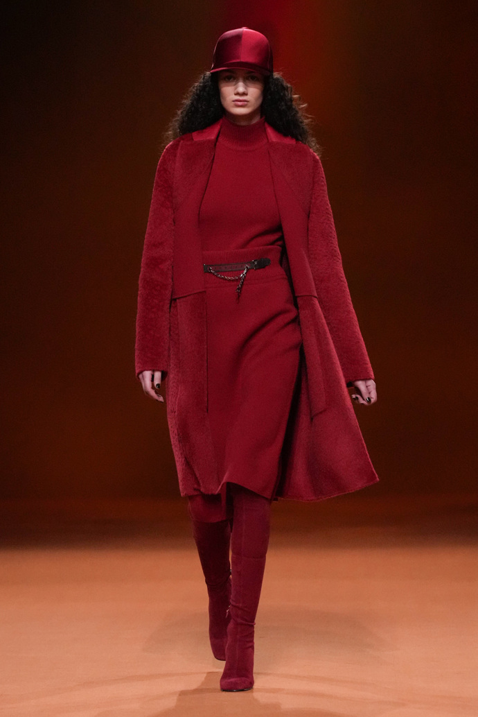 Prohlédněte si kolekci Hermès Ready to Wear Fall Winter 2023...
