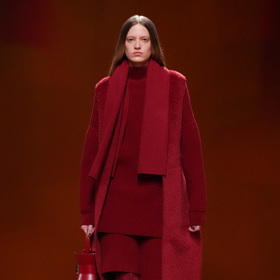 Prohlédněte si kolekci Hermès Ready to Wear Fall Winter 2023...
