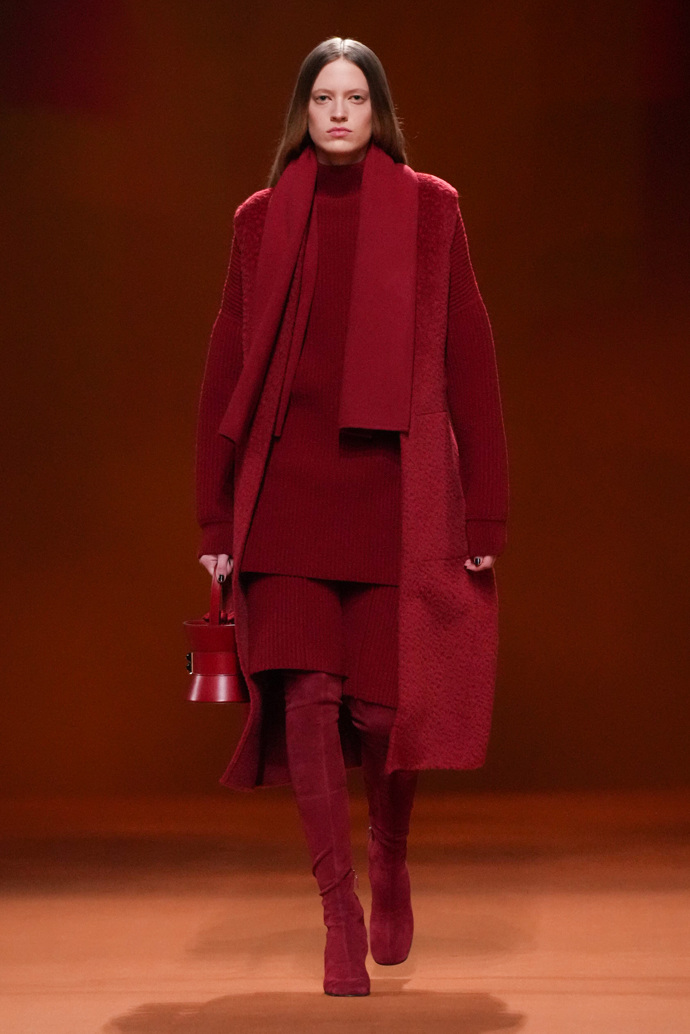 Prohlédněte si kolekci Hermès Ready to Wear Fall Winter 2023...
