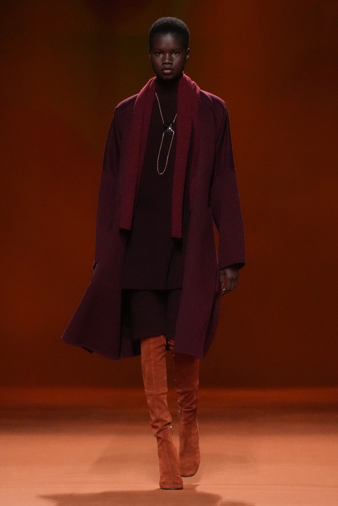 Prohlédněte si kolekci Hermès Ready to Wear Fall Winter 2023...
