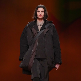 Prohlédněte si kolekci Hermès Ready to Wear Fall Winter 2023...
