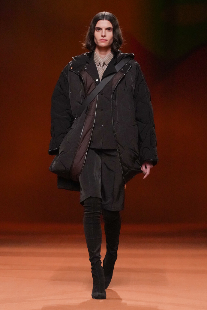 Prohlédněte si kolekci Hermès Ready to Wear Fall Winter 2023...
