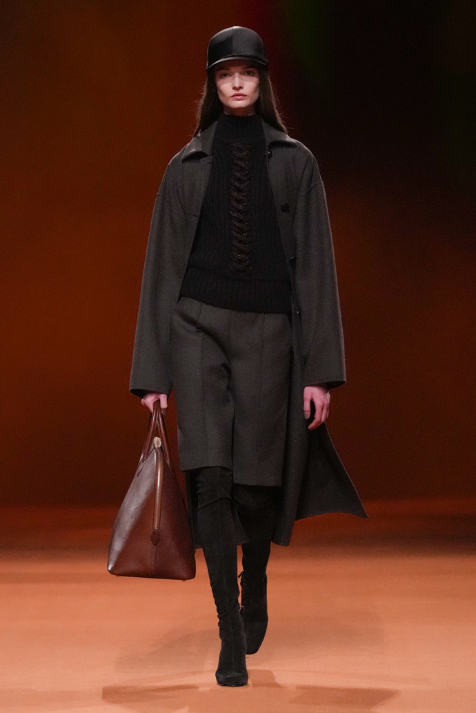 Prohlédněte si kolekci Hermès Ready to Wear Fall Winter 2023...
