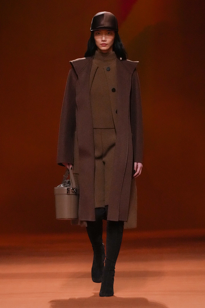 Prohlédněte si kolekci Hermès Ready to Wear Fall Winter 2023...
