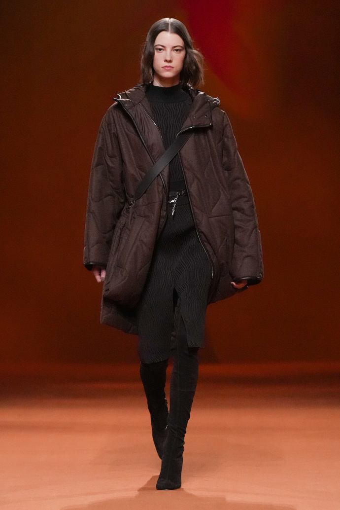 Prohlédněte si kolekci Hermès Ready to Wear Fall Winter 2023...
