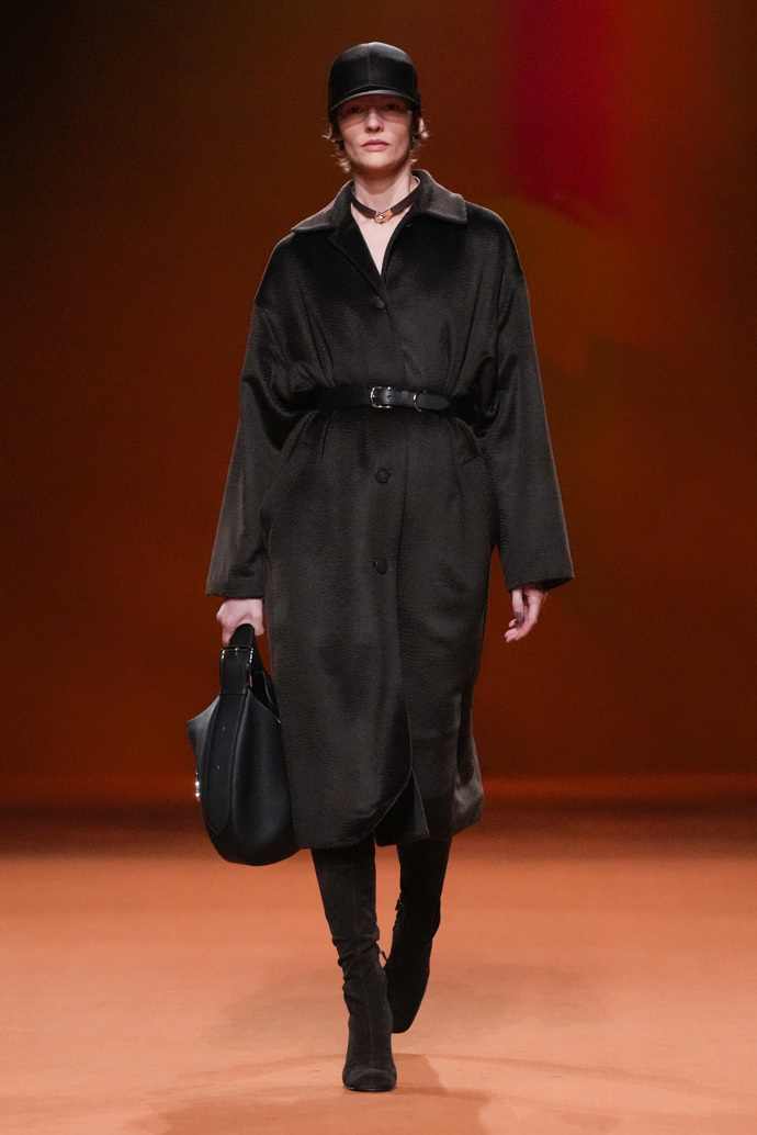 Prohlédněte si kolekci Hermès Ready to Wear Fall Winter 2023...
