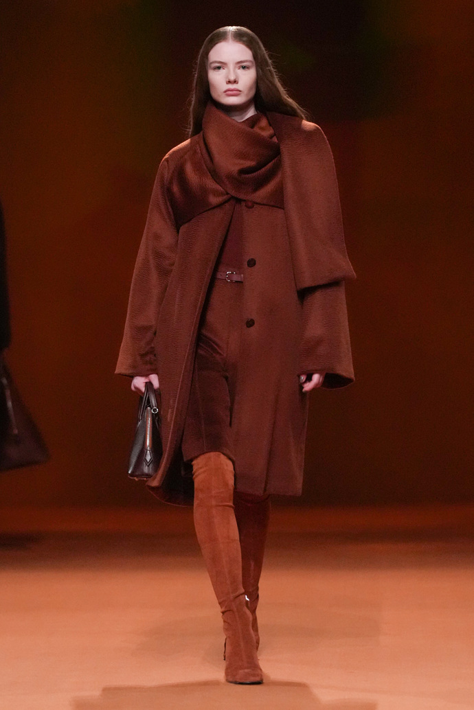 Prohlédněte si kolekci Hermès Ready to Wear Fall Winter 2023...
