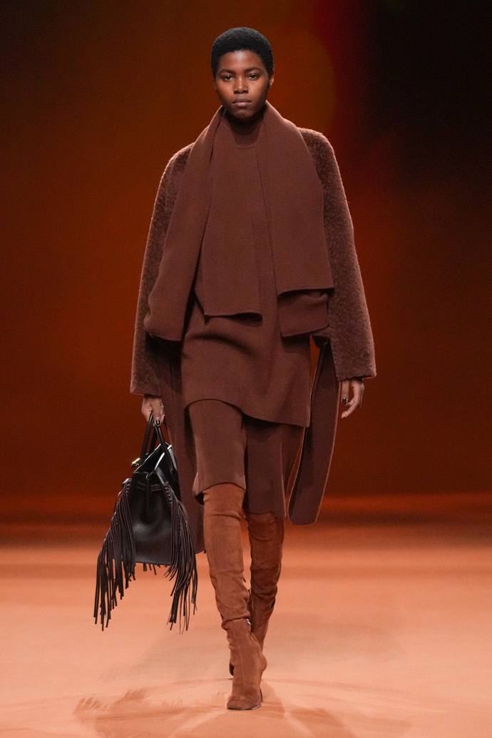 Prohlédněte si kolekci Hermès Ready to Wear Fall Winter 2023...
