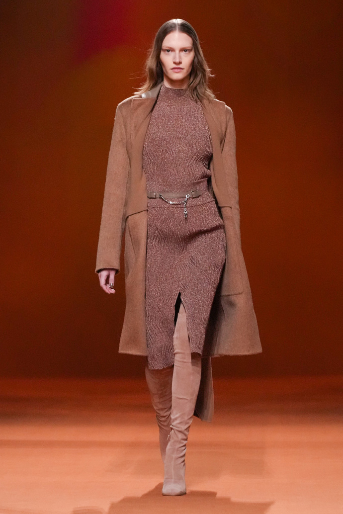 Prohlédněte si kolekci Hermès Ready to Wear Fall Winter 2023...

