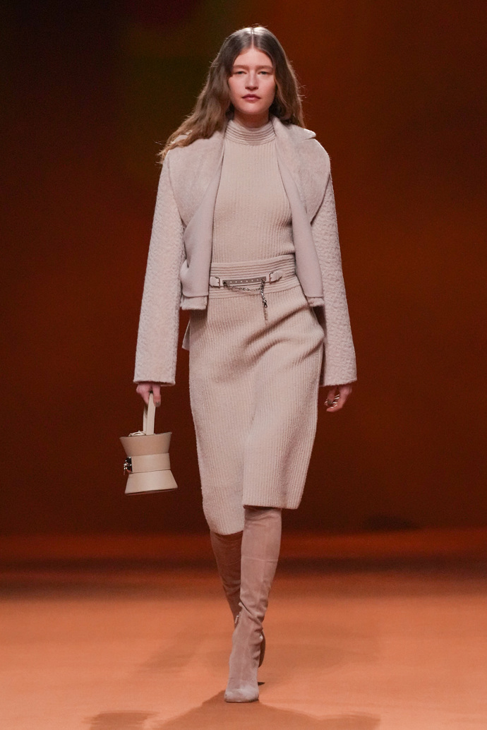 Prohlédněte si kolekci Hermès Ready to Wear Fall Winter 2023...
