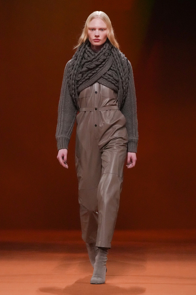 Prohlédněte si kolekci Hermès Ready to Wear Fall Winter 2023...
