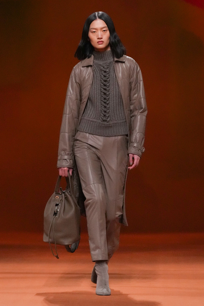 Prohlédněte si kolekci Hermès Ready to Wear Fall Winter 2023...
