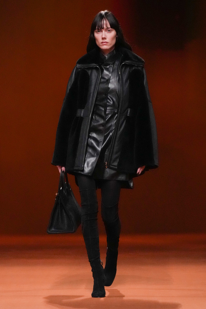 Prohlédněte si kolekci Hermès Ready to Wear Fall Winter 2023...
