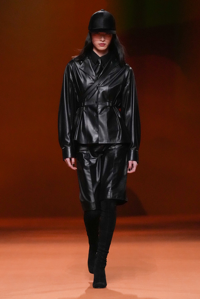 Prohlédněte si kolekci Hermès Ready to Wear Fall Winter 2023...
